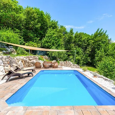 Cozy In With Outdoor Swimming Pool * Lovran