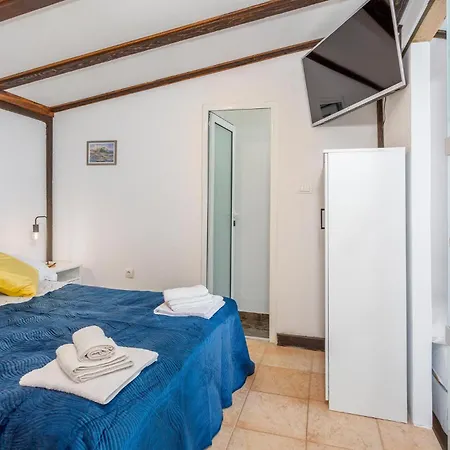 Casa vacanze Cozy In With Outdoor Swimming Pool
